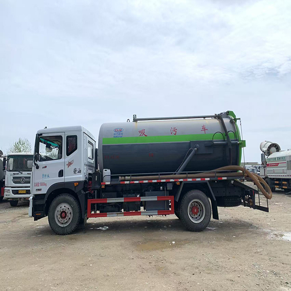Dongfeng D9 suction truck