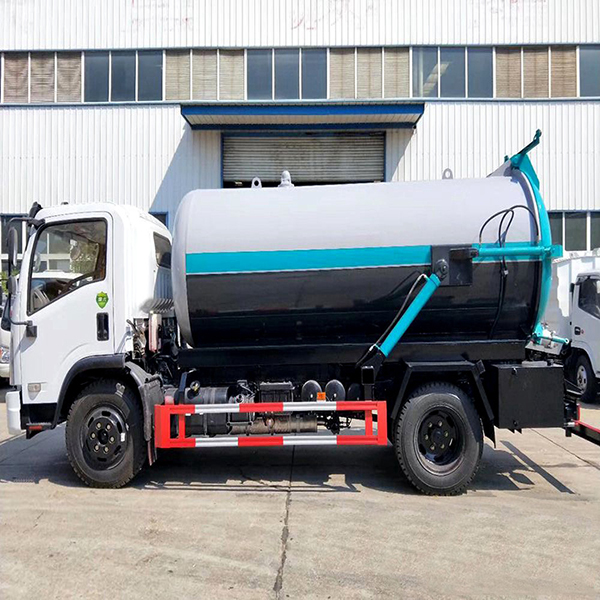 Dongfeng D7 suction truck
